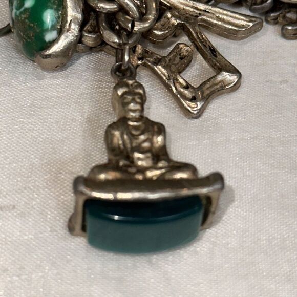 Vintage Asian inspired chunky gold tone charm bracelet - Picture 6 of 7